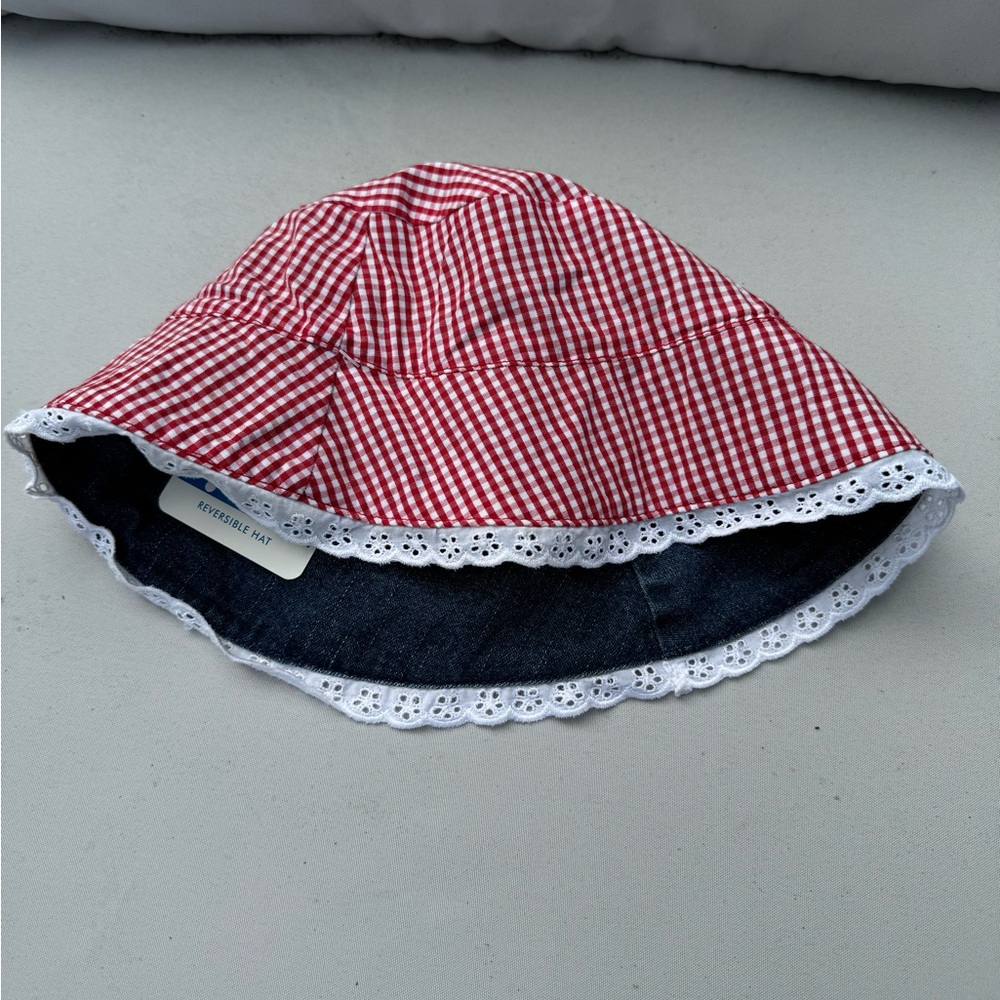 Reversible bucket/beach hat